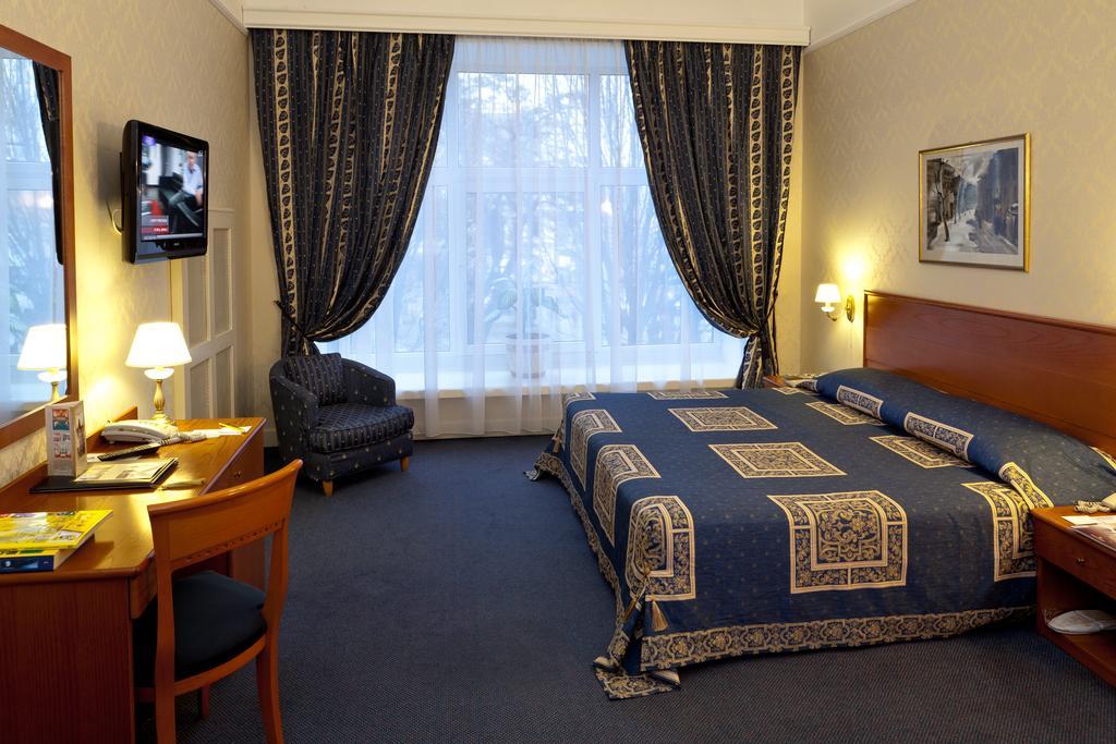 Grand Hotel Ukraine Днепър Екстериор снимка